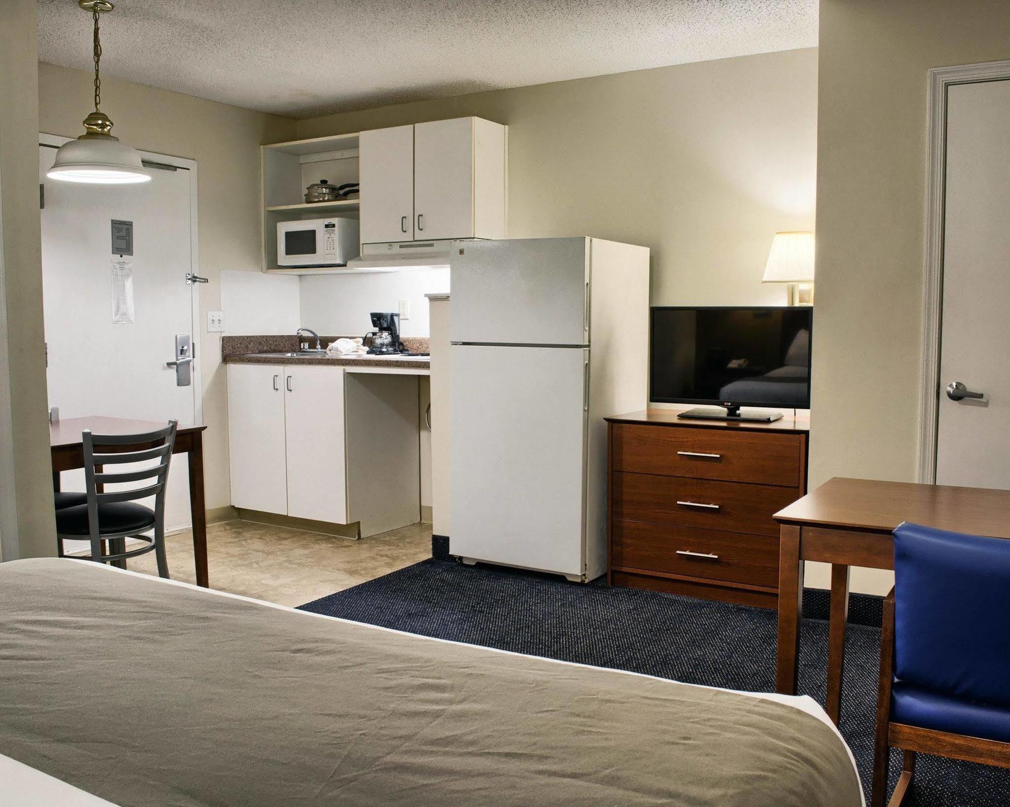 Motel 6-Richmond, Va - I-64 West Генрайко Екстер'єр фото